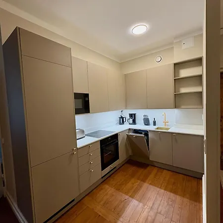 Brand New And Stylish Designer 2br - Prime Location Апартаменты